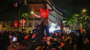اعتقال 127 شخصًا وإصابة 11 في شغب باريس بعد تأهل سان جيرمان
