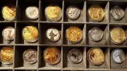 سعر الجنيه الذهب اليوم الأربعاء 13 مايو 2026 في الصاغة مستقر عند 55700 جنيه