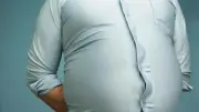 العمل لساعات طويلة يزيد خطر السمنة بنسبة 17%.. دراسة تحذر