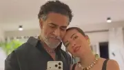 صور جديدة لمحمد علاء وزوجته في عيد زواجهما الـ 17