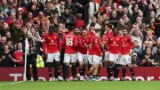 مانشستر يونايتد يتقدم على ليفربول 2-0 في الشوط الأول بالدوري الإنجليزي