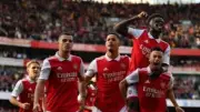 آرسنال يحتفل بلقب الدوري الإنجليزي بفوز مثير على كريستال بالاس 2-1