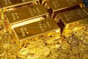 انخفاض أسعار الذهب عالمياً 2% وتراجع الأونصة لأدنى مستوى في شهرين
