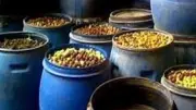 ضبط 2 طن مخللات فاسدة ومجهولة المصدر في مصنع غير مرخص بالغربية