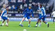 القنوات الناقلة لمباراة الخليج والهلال في دوري روشن السعودي 2025-2026 وكيف تشاهدها