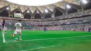 القنوات الناقلة لمباراة الخليج والأهلي في دوري روشن السعودي 2025-2026