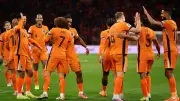 نجم هولندا ماتياس دي ليخت خارج كأس العالم 2026 بعد جراحة الظهر