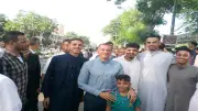 محافظ أسوان يلتقط الصور التذكارية مع الأطفال في عيد الأضحى 2026