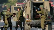 الاحتلال يعتقل 21 فلسطينيا في مداهمات بالضفة الغربية