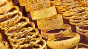 أسعار الذهب في السعودية اليوم: عيار 21 يسجل 483 ريالاً مع انخفاض عالمي