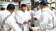 مدبولي يتفقد توسعات مصنع عالمي للمواد اللاصقة باستثمارات 26 مليون دولار
