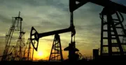انخفاض العقود الآجلة للخام الأميركي 2.71 دولار لتسجل 93.89 دولار للبرميل