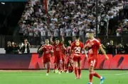 الأهلي يهزم الزمالك 3-0 في قمة نارية ويشعل صراع الدوري