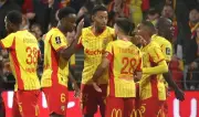 لانس يتوج بكأس فرنسا لأول مرة بعد فوزه على نيس 3-1 في غياب محمد عبد المنعم