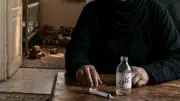 3 ثقوب بالصدر تكشف لغز جريمة صادمة.. مسنة تنهي حياة حفيدها الرضيع بالصف