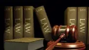 4 أخطاء تسبب بطلان التقرير الطبي أمام القضاء.. محامٍ يكشف مفاجآت