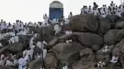 حكم الوقوف بعرفة نائما وهل يفسد الحج؟.. احذر 4 أخطاء على عرفات