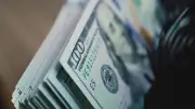 انخفاض سعر الدولار اليوم في البنوك بالتعاملات المسائية 4-5-2026