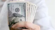 سعر الدولار اليوم في البنوك المصرية الخميس 7 مايو 2026 مستقر عند 52.67 جنيه