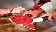 7 أخطاء شائعة عند طهي اللحوم يجب تجنبها