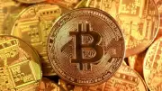 بيتكوين تتجاوز 77 ألف دولار بدعم آمال التهدئة بين واشنطن وطهران
