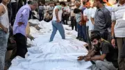 انتشال جثمان فلسطيني من تحت الأنقاض بعد 8 أشهر من الهدنة في غزة