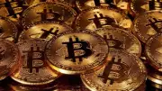 بيتكوين تتجاوز 80 ألف دولار مع تقدم تشريعي وتحول مصرفي