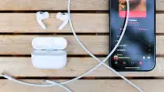 سماعات AirPods بكاميرات للذكاء الاصطناعي تدخل اختبارات أبل النهائية