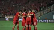 الأهلي يضرب الزمالك بثلاثية ويشعل صراع الصدارة في الدوري المصري