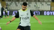 عبدالله السعيد يغضب بعد استبداله بآدم كايد في قمة الأهلي والزمالك