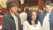 سولاف فواخرجي تتألق مع أبنائها وزوجها في تكريمها بمهرجان المركز الكاثوليكي للسينما