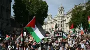 ستارمر يلمح لحظر مسيرات مؤيدة للفلسطينيين في بريطانيا