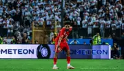الأهلي يتمسك ببقاء حسين الشحات في الموسم الجديد ويرفض العروض