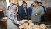 محافظ المنوفية يفاجئ مخبزًا ومجزرًا بقويسنا للتأكد من جودة الخبز واللحوم
