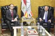 وزير النقل يبحث مع السفير الإسباني توطين صناعة عربات وعجلات القطارات