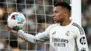 غرفة ملابس ريال مدريد غير راضية عن رحلات مبابي المتكررة قبل الكلاسيكو