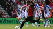 نجم بورنموث الشاب كروبي يعادل رقمًا تاريخيًا في الدوري الإنجليزي