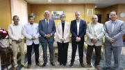 محافظ الوادي الجديد تناقش مشروعي الواحات الخضراء وتثبيت الكثبان الرملية مع نقيب الزراعيين