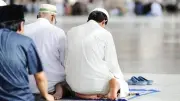الإفتاء توضح حكم الجهر بالبسملة في الصلاة الجهرية والخلاف بين العلماء