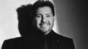 منى عبد الغني تنهار على الهواء متأثرة برحيل هاني شاكر