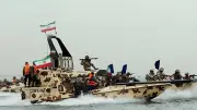 الحرس الثوري الإيراني يحذر السفن قرب مضيق هرمز ويطالبها بالمغادرة