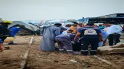 محافظ أسوان يوجه برفع عربة قطار منقلبة عن السكة الحديد