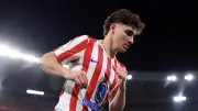 جوليان ألفاريز يعطل خطة برشلونة لضم أنتوني جوردون