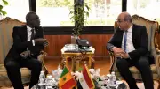 وزير الطيران يبحث مع سفير السنغال تعزيز التعاون في الملاحة الجوية وصيانة الطائرات