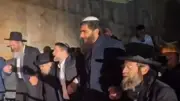 سموتريتش يرقص مع المستوطنين داخل المسجد الإبراهيمي في استفزاز جديد