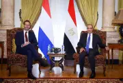 بدر عبد العاطي يبحث تطوير الموانئ والصحة مع وزير التجارة الهولندي
