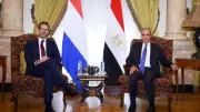 وزير الخارجية يبحث مع نظيره الهولندي تعزيز العلاقات الاقتصادية والتنموية