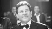 وزير الصحة يستقبل جثمان الفنان هاني شاكر في مطار القاهرة