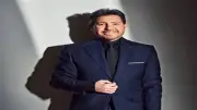 وزير الصحة يستقبل جثمان الفنان هاني شاكر في مطار القاهرة