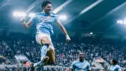 برشلونة يخطط لضم عمر مرموش من مانشستر سيتي في الصيف